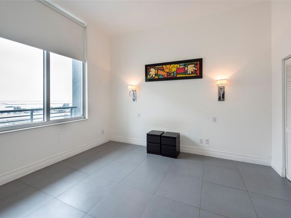 325 S Biscayne Blvd LPH16, Miami FL 33131