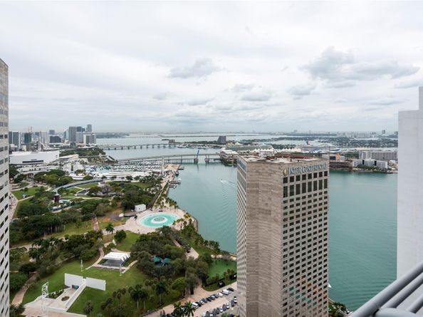 325 S Biscayne Blvd LPH16, Miami FL 33131