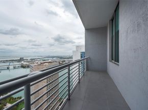 325 S Biscayne Blvd LPH16, Miami FL 33131