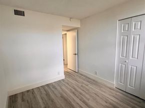 214 Lake Pointe Dr 103, Oakland Park FL 33309