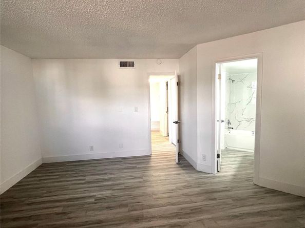 214 Lake Pointe Dr 103, Oakland Park FL 33309