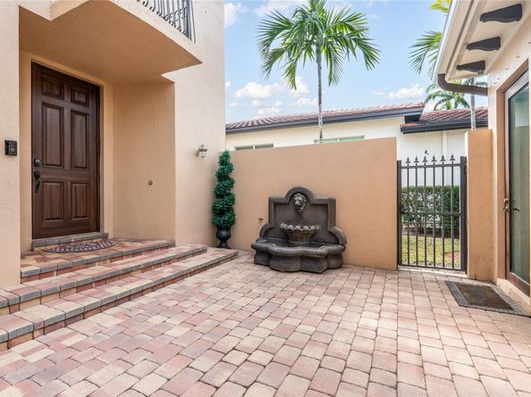 12334 NW 80th Pl, Parkland FL 33076