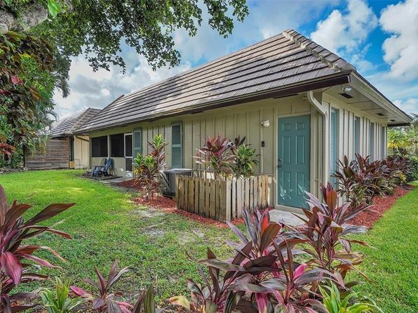 1910 Coquina Way, Coral Springs FL 33071