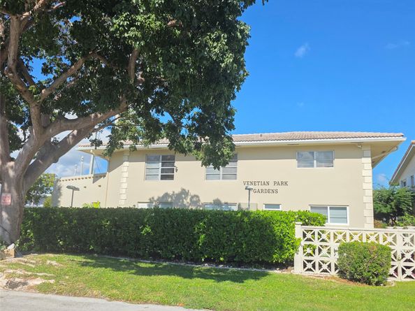 2131 NE 42nd Ct 209E, Lighthouse Point FL 33064