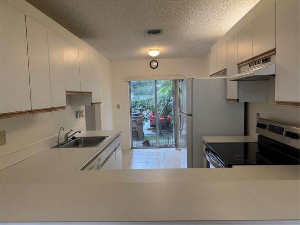 821 Crystal Lake Dr 1101, Deerfield Beach FL 33064