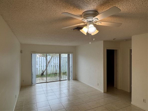 821 Crystal Lake Dr 1101, Deerfield Beach FL 33064