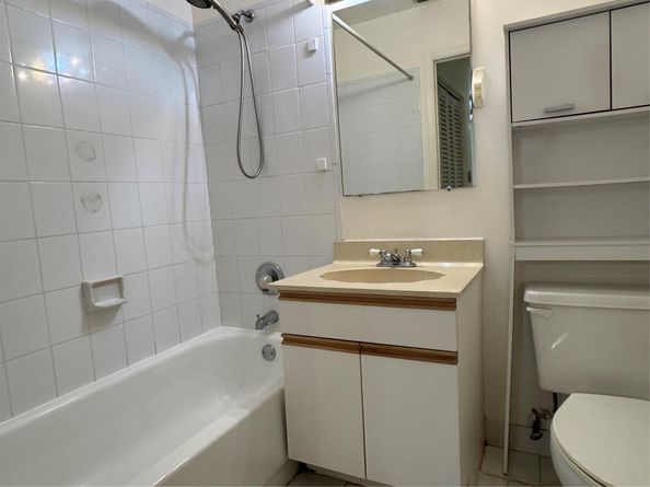 821 Crystal Lake Dr 1101, Deerfield Beach FL 33064