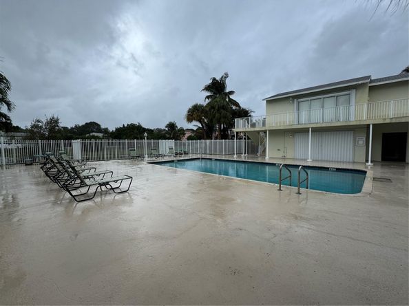 821 Crystal Lake Dr 1101, Deerfield Beach FL 33064