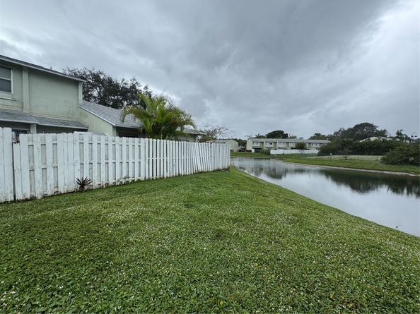 821 Crystal Lake Dr 1101, Deerfield Beach FL 33064