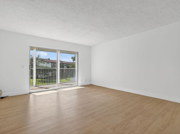 12750 SW 4th Ct 307J, Pembroke Pines FL 33027