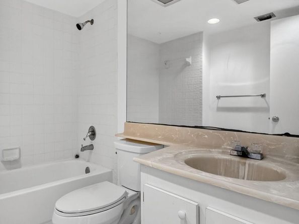 12750 SW 4th Ct 307J, Pembroke Pines FL 33027