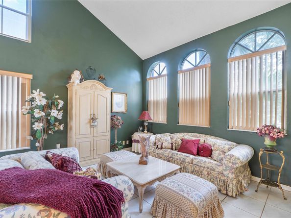 466 E Royal Cove Cir, Davie FL 33325