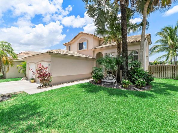 466 E Royal Cove Cir, Davie FL 33325