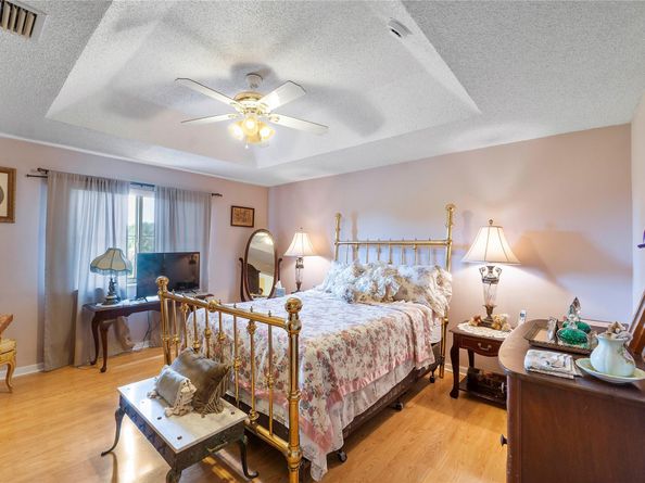 466 E Royal Cove Cir, Davie FL 33325