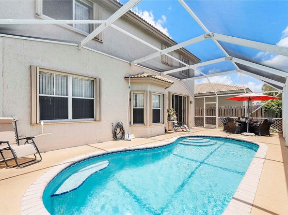 466 E Royal Cove Cir, Davie FL 33325