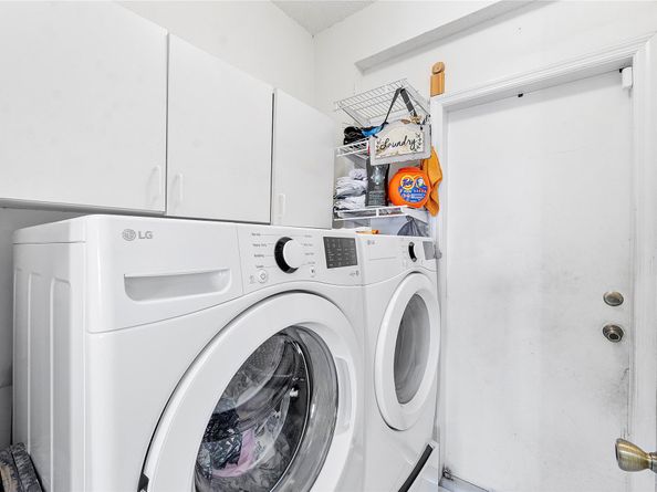 466 E Royal Cove Cir, Davie FL 33325