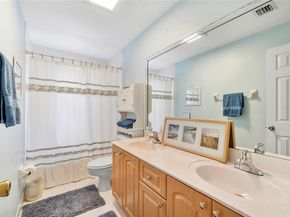 466 E Royal Cove Cir, Davie FL 33325