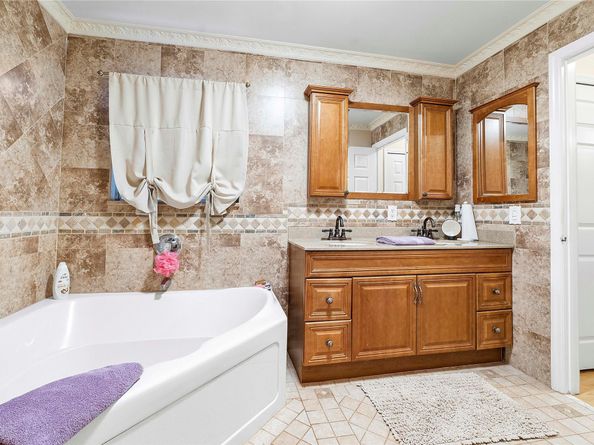 466 E Royal Cove Cir, Davie FL 33325