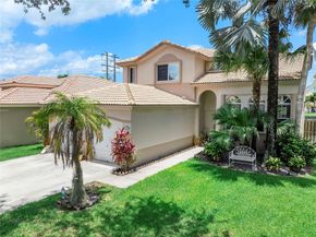 466 E Royal Cove Cir, Davie FL 33325