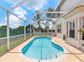 466 E Royal Cove Cir, Davie FL 33325