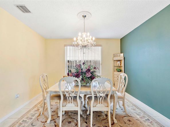 466 E Royal Cove Cir, Davie FL 33325