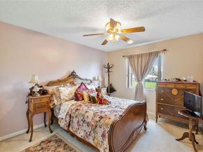 466 E Royal Cove Cir, Davie FL 33325