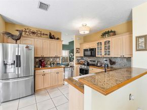 466 E Royal Cove Cir, Davie FL 33325