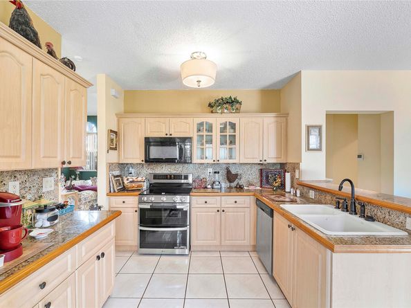 466 E Royal Cove Cir, Davie FL 33325