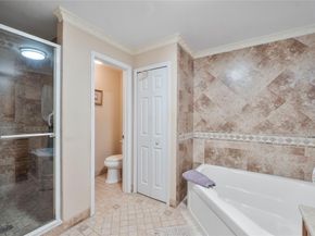 466 E Royal Cove Cir, Davie FL 33325