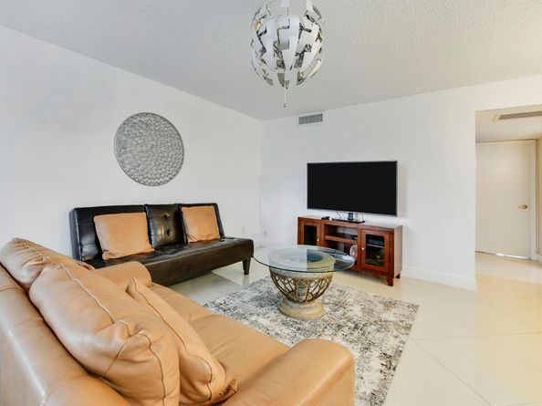 3100 Springdale Boulevard 314, Palm Springs FL 33461