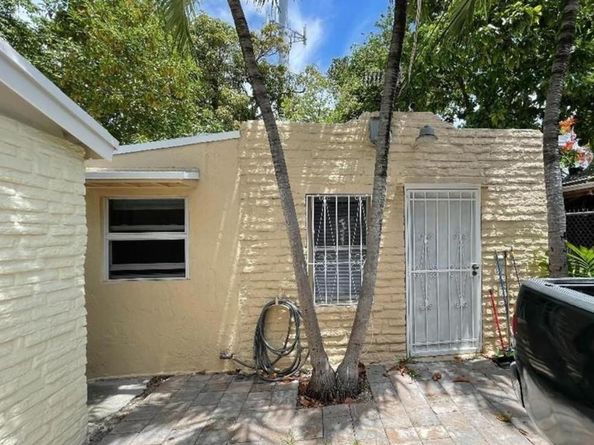 675 NW 34th St, Miami FL 33127