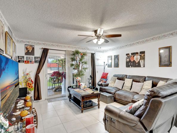 12005 Poinciana Boulevard 204, Royal Palm Beach FL 33411