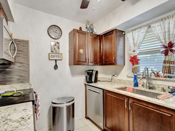 12005 Poinciana Boulevard 204, Royal Palm Beach FL 33411