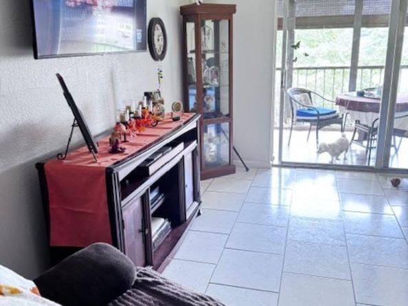 7320 Lake Circle Dr 407, Margate FL 33063