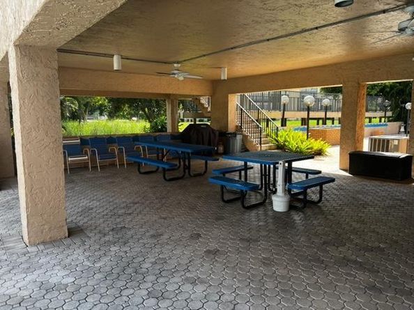 7320 Lake Circle Dr 407, Margate FL 33063