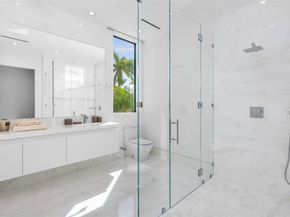 68 Isla Bahia Drive, Fort Lauderdale FL 33316