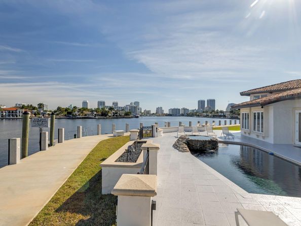 2301 Aqua Vista Blvd, Fort Lauderdale FL 33301