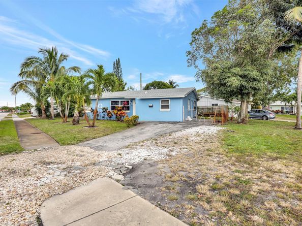 400 SW 14th Pl, Deerfield Beach FL 33441
