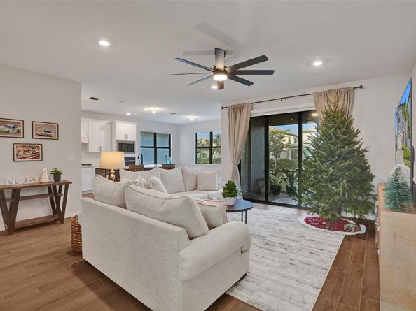 4422 S Silverwood Ln, Fort Lauderdale FL 33309
