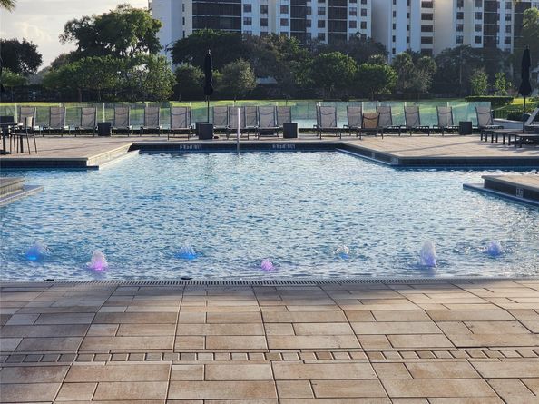 4422 S Silverwood Ln, Fort Lauderdale FL 33309