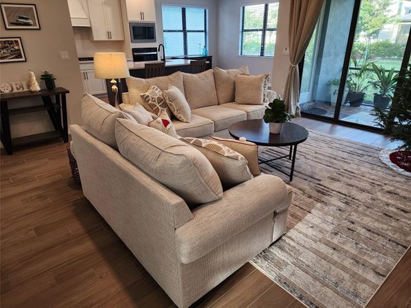 4422 S Silverwood Ln, Fort Lauderdale FL 33309