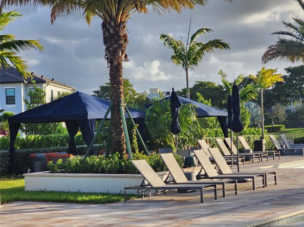 4422 S Silverwood Ln, Fort Lauderdale FL 33309