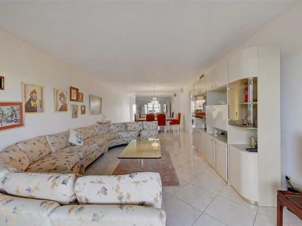 2101 Lucaya Bnd E4, Coconut Creek FL 33066