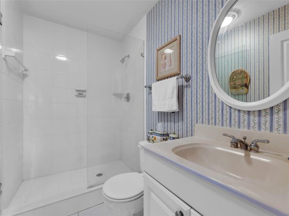 6371 Bay Club Dr 3, Fort Lauderdale FL 33308