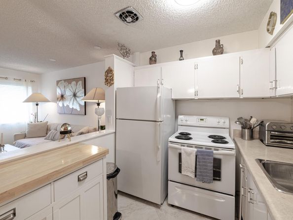 800 SW 11th Avenue 18a, Hallandale Beach FL 33009
