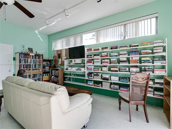 800 SW 11th Avenue 18a, Hallandale Beach FL 33009
