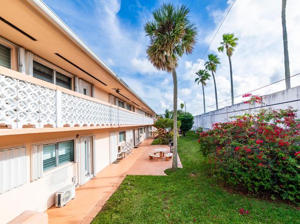 800 SW 11th Avenue 18a, Hallandale Beach FL 33009