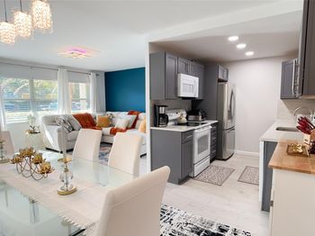 1069 Newport Q