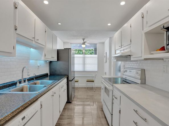 4898 NW 29th Ct 204, Lauderdale Lakes FL 33313