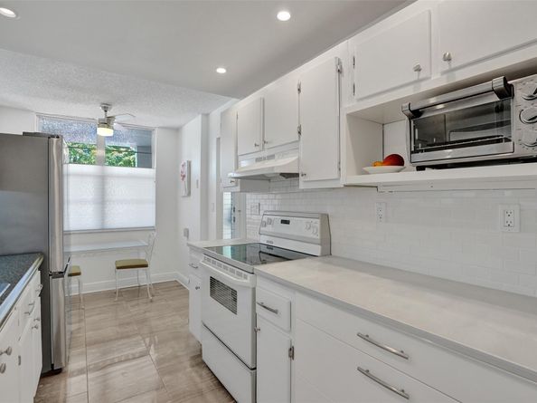 4898 NW 29th Ct 204, Lauderdale Lakes FL 33313